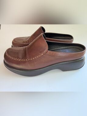 Dansko Madigan Brown Leather Mules Clogs Slides Women EU 41 US 10 NWOB Portugal